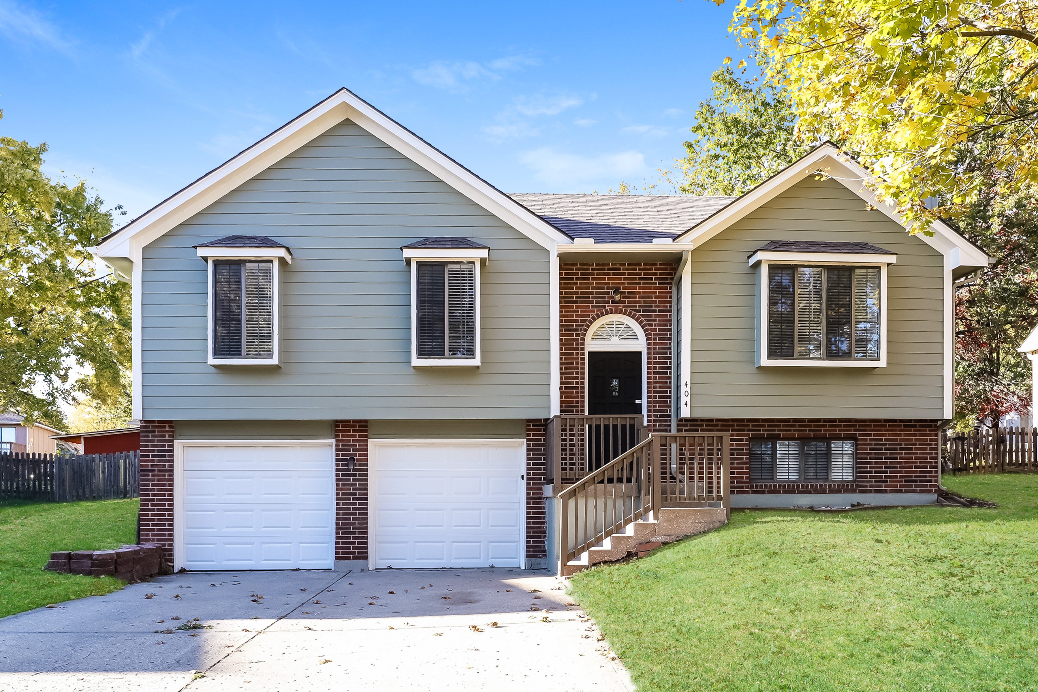 404 SE BRISTOL DR LEES SUMMIT, MO 64063